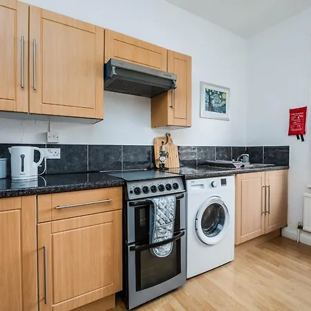 Spacious Flat In Central Location With Parking Great Coates Exterior photo