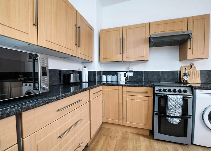 Spacious Flat In Central Location With Parking