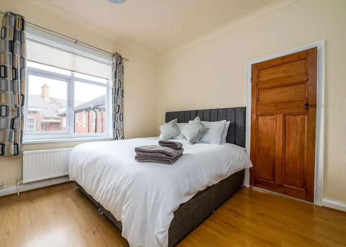 Spacious Flat In Central Location With Parking