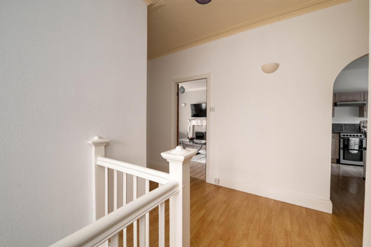 Apartment Spacious Flat In Location With Parking Great Coates