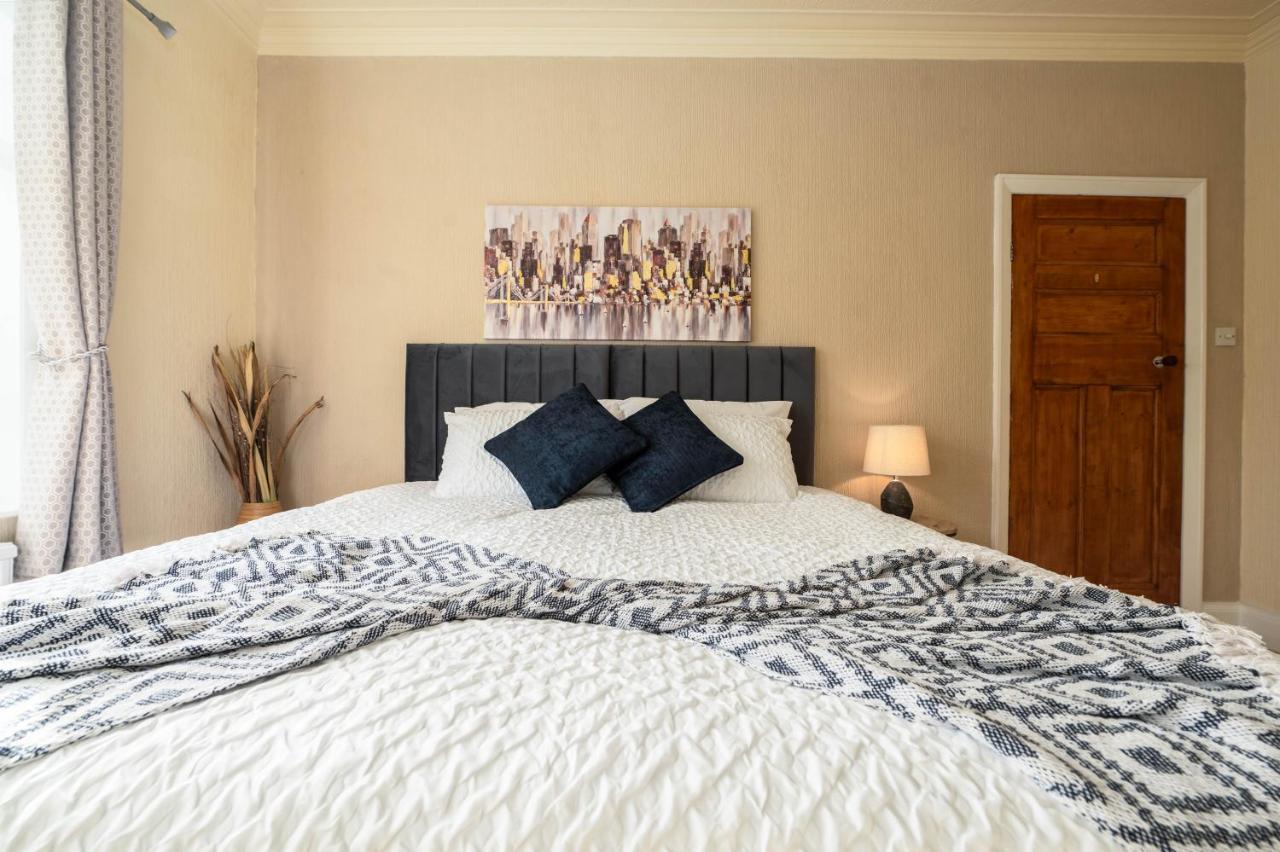 Spacious Flat In Location With Parking *