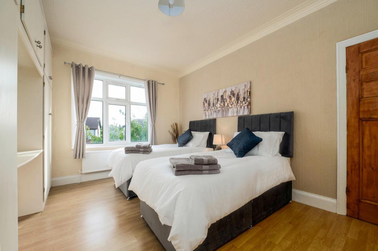 Spacious Flat In Location With Parking Apartment *