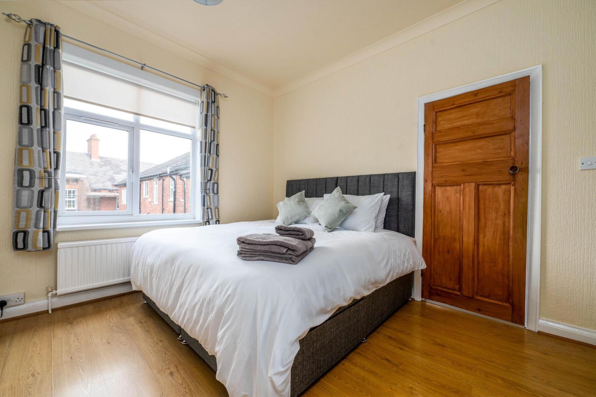 Spacious Flat In Location With Parking