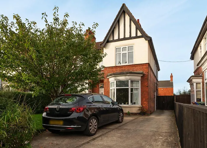 Spacious Flat In Central Location With Parking