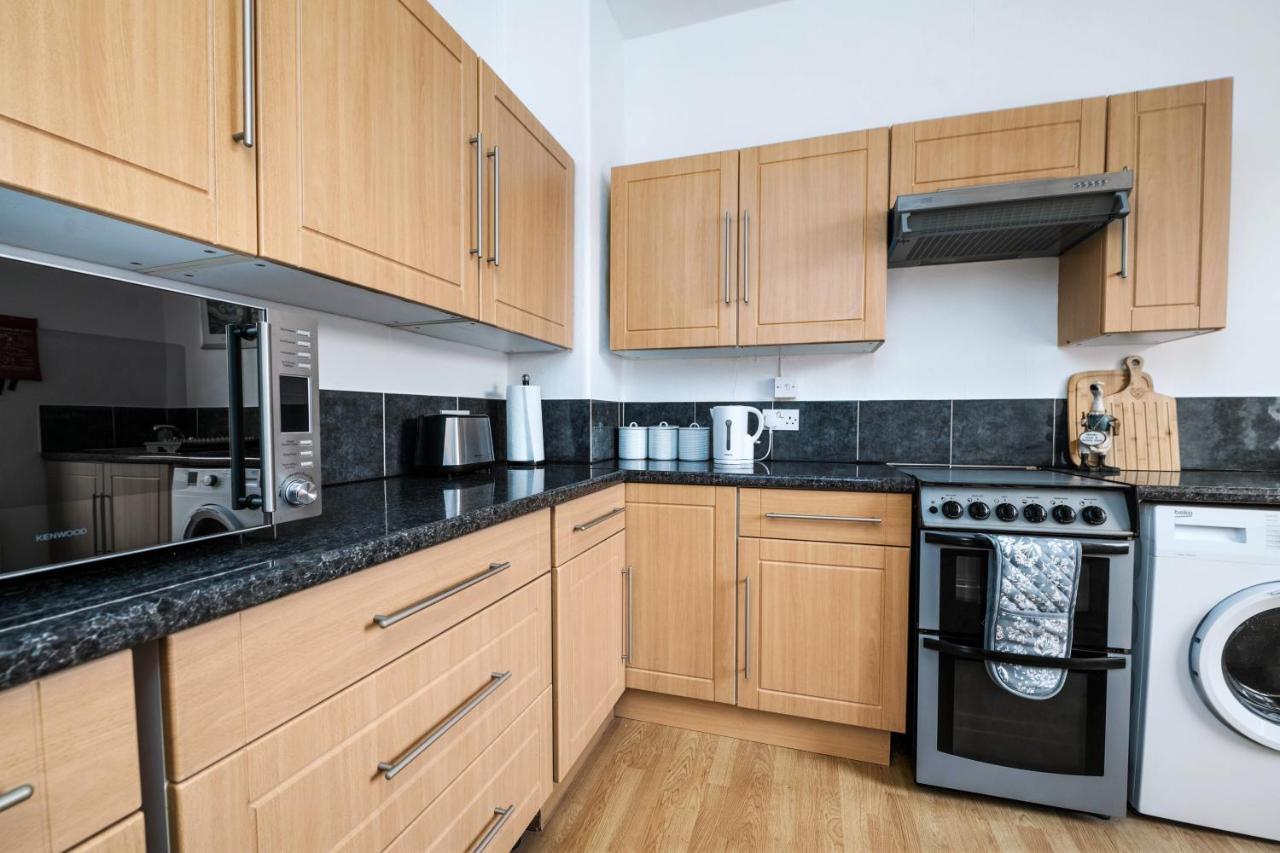 Spacious Flat In Location With Parking Appartement *